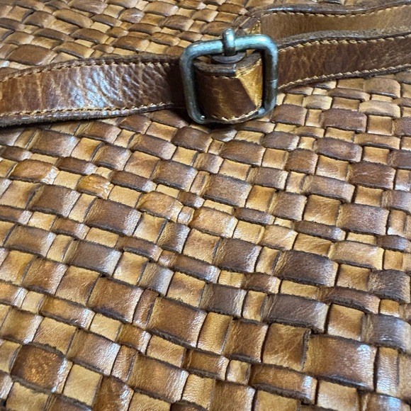 Vilenca Holland Leather brown Woven Crossbody - Picture 7 of 12